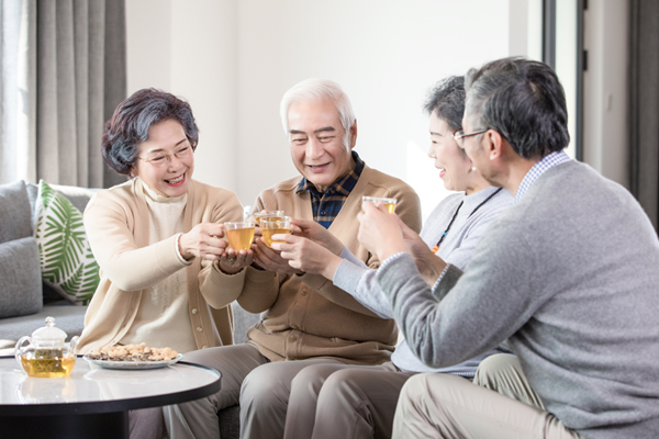 摄图网_501162407_快乐的老年人喝茶聊天（企业商用）.jpg